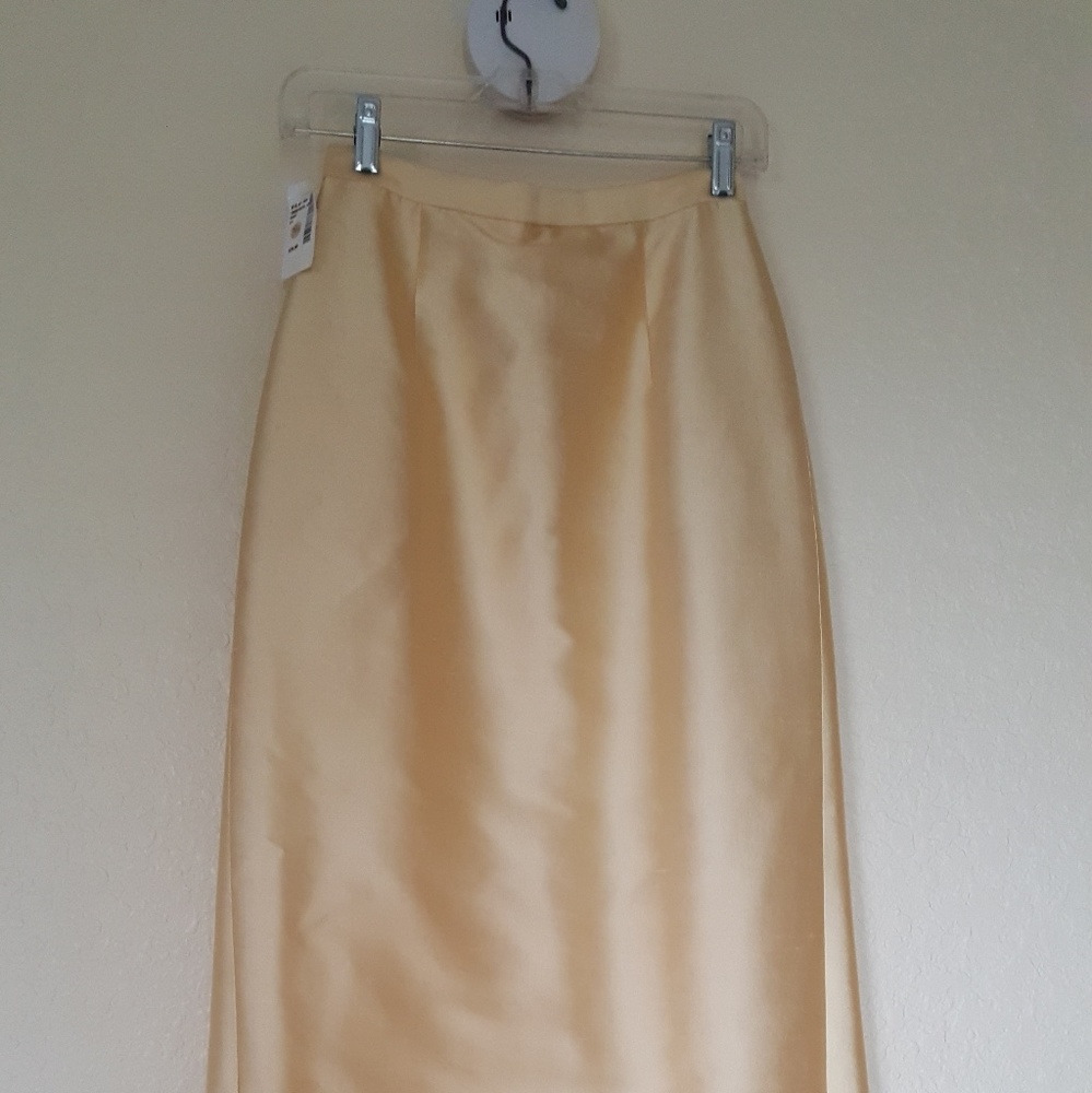 Formal skirt
